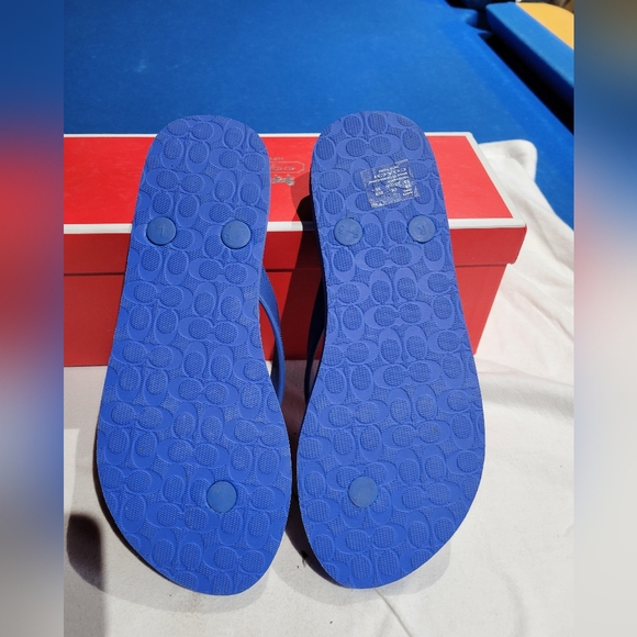 Coach Blue & White Polka Dot Flip Flops. Size 5 - Picture 6 of 6